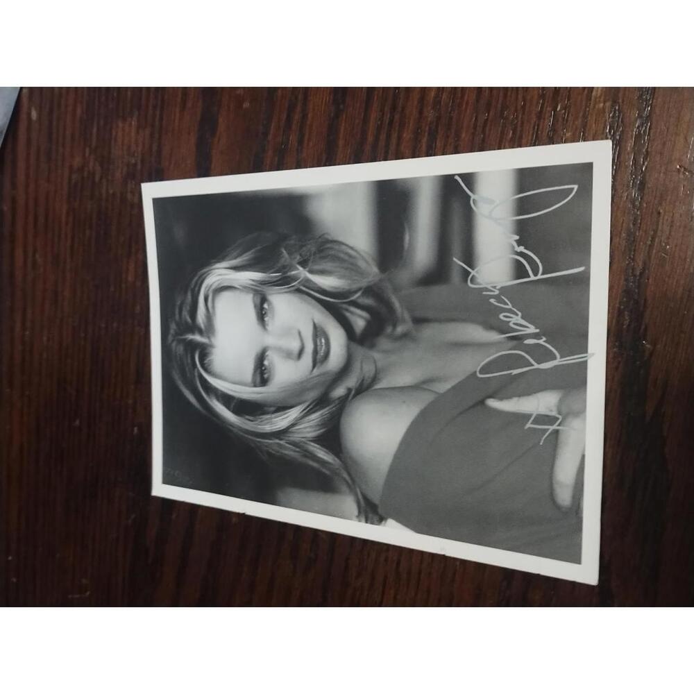 Rebecca Romaine Stamos 5x7 Autograph photo